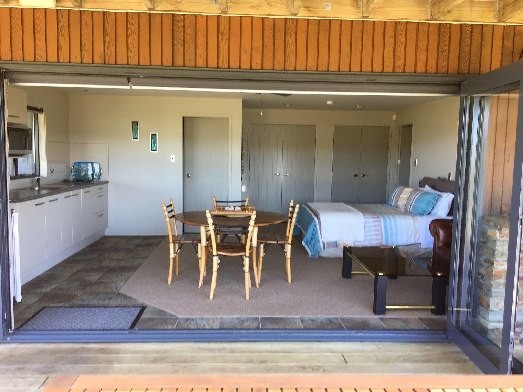 Whangamata Vistas B&B Exterior photo